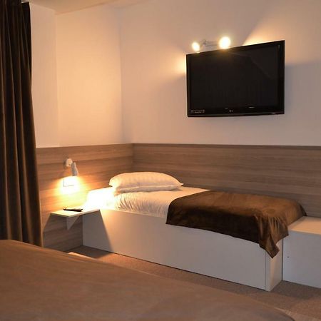 Hotel Rehoma Piteşti Kültér fotó