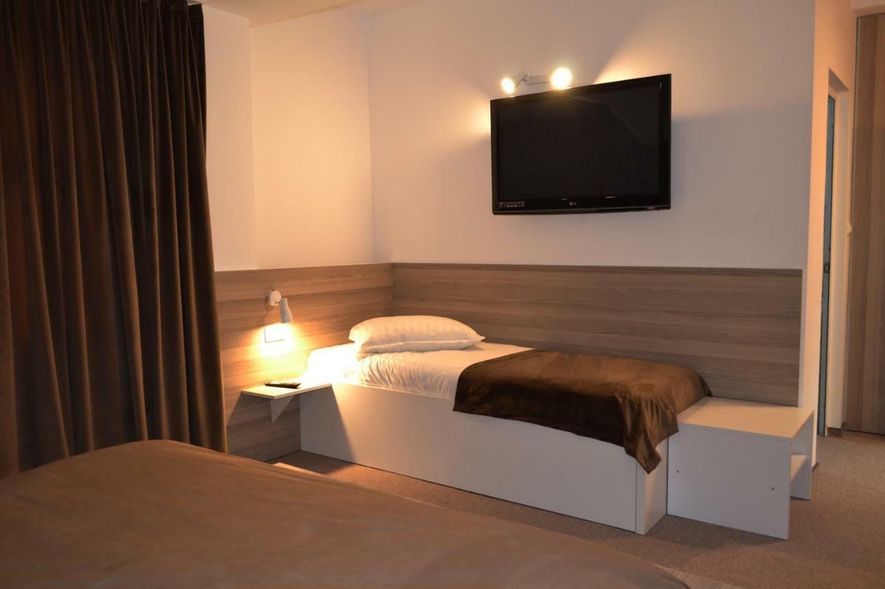 Hotel Rehoma Piteşti Kültér fotó