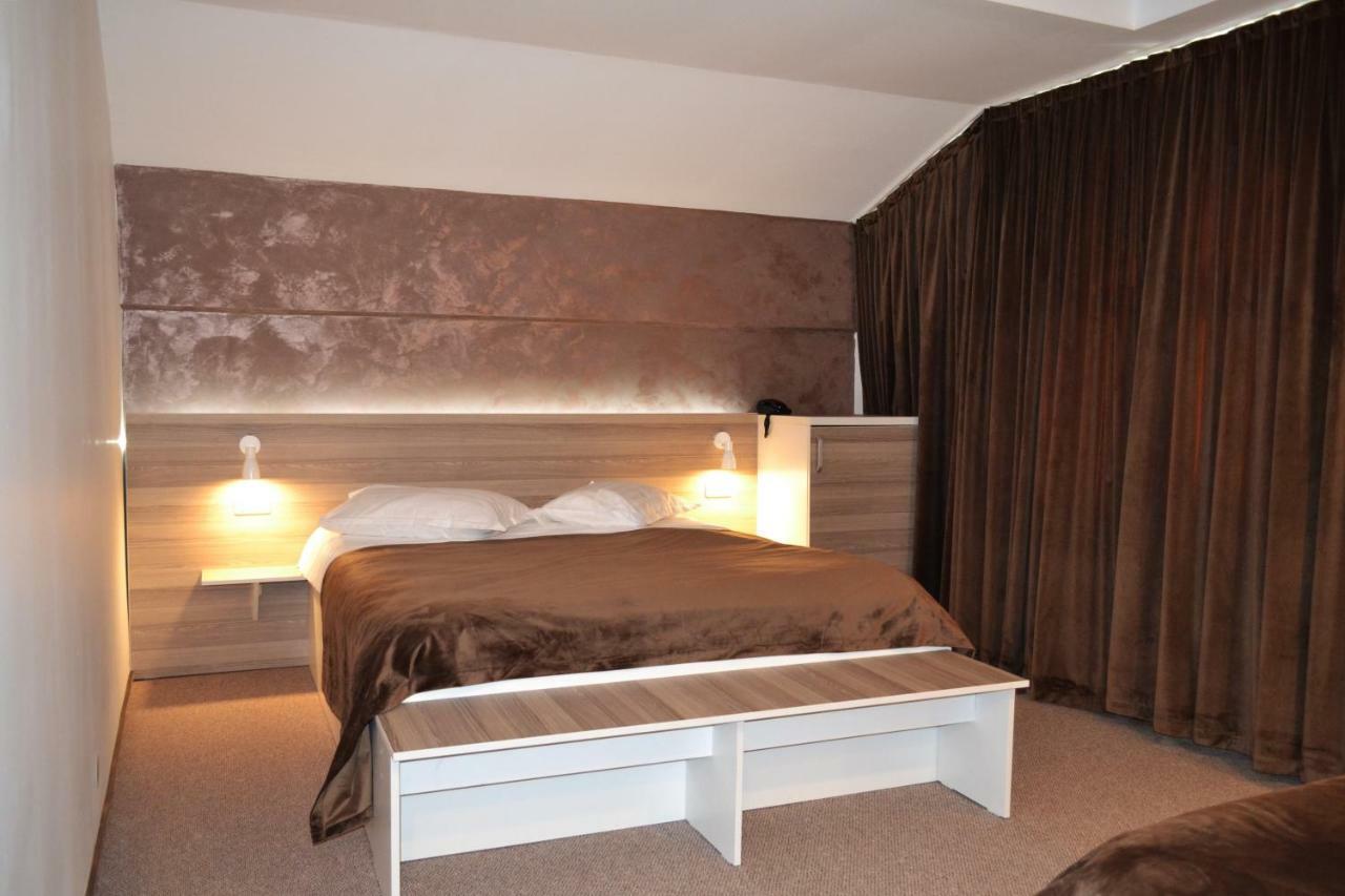 Hotel Rehoma Piteşti Kültér fotó