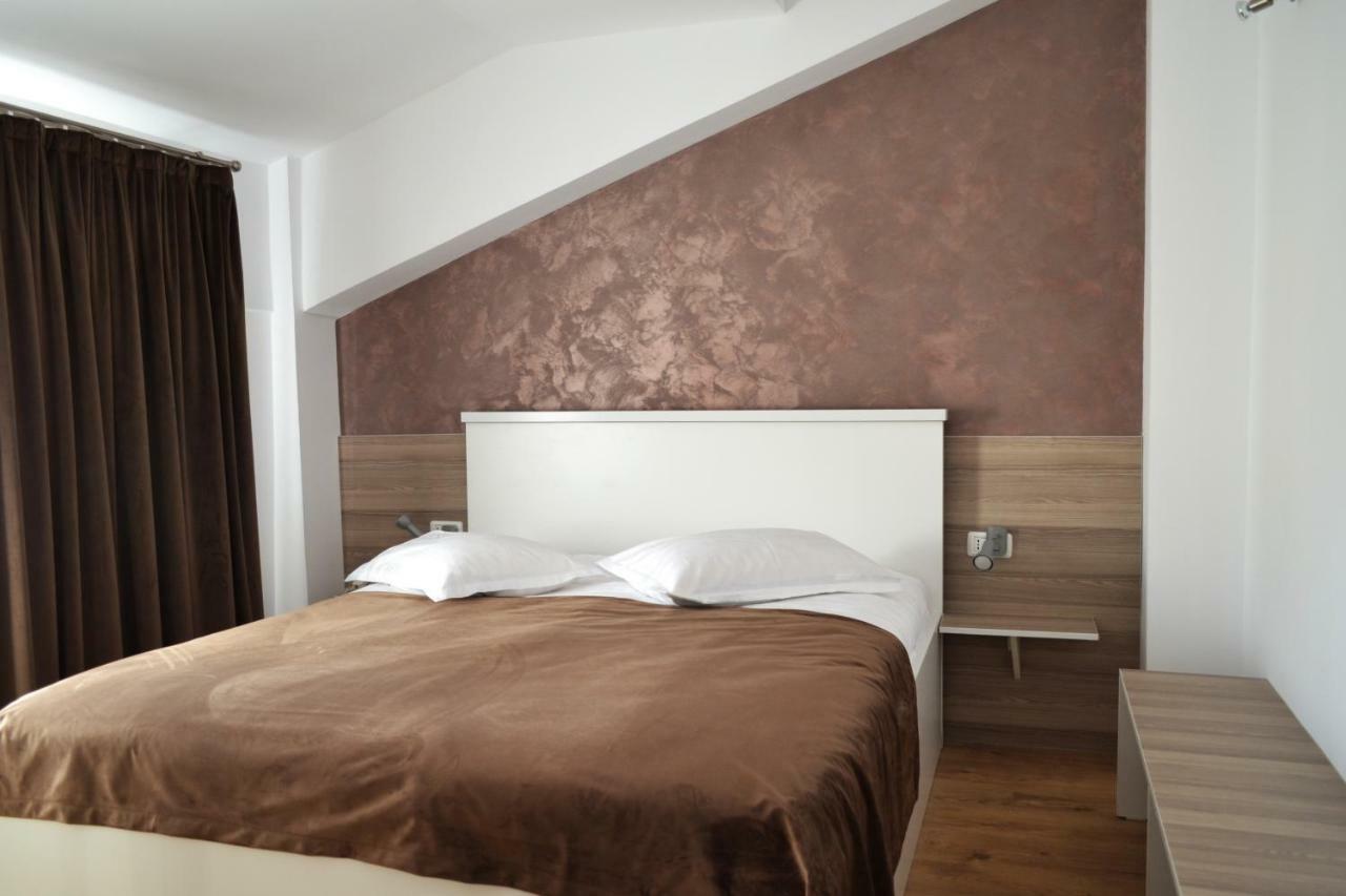 Hotel Rehoma Piteşti Kültér fotó