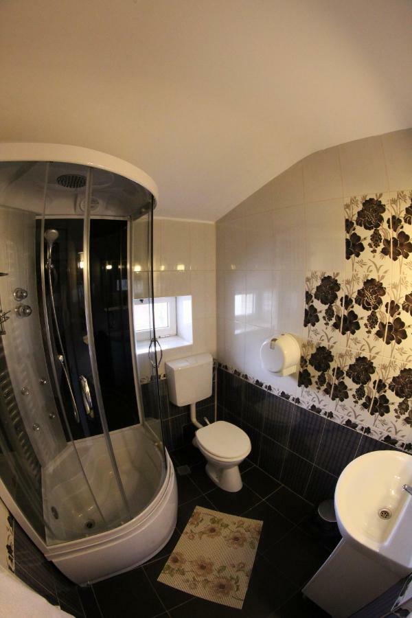 Hotel Rehoma Piteşti Kültér fotó