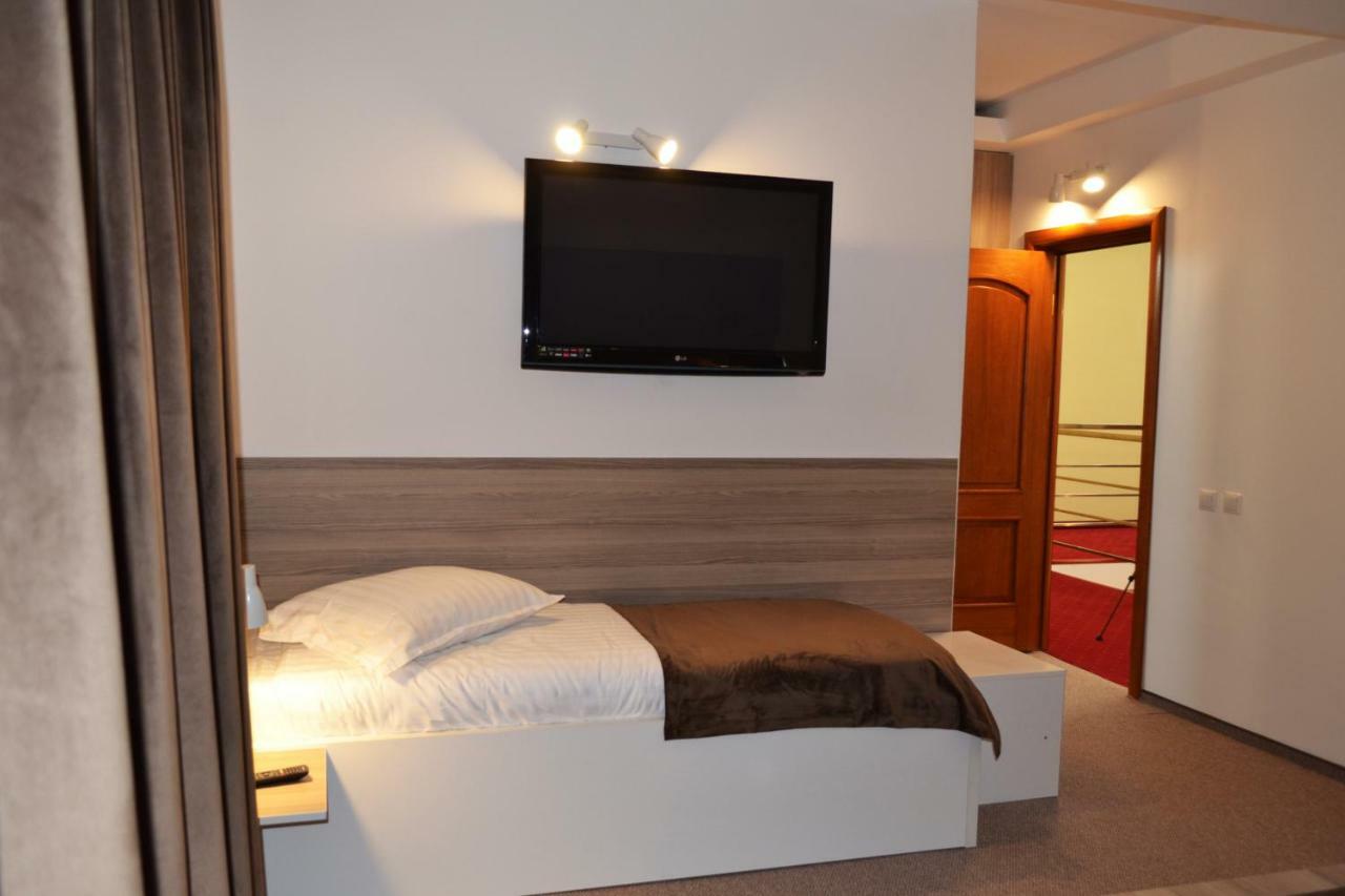 Hotel Rehoma Piteşti Kültér fotó