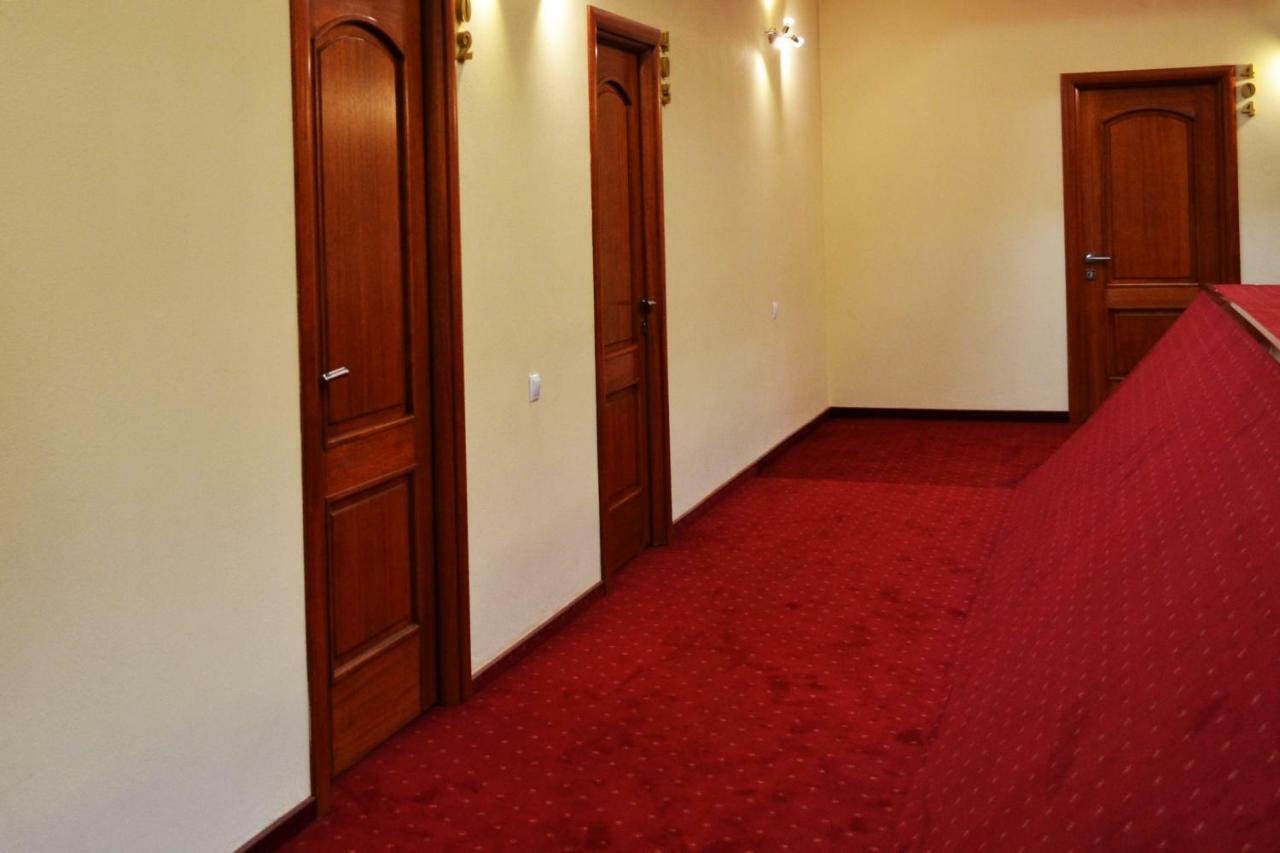 Hotel Rehoma Piteşti Kültér fotó
