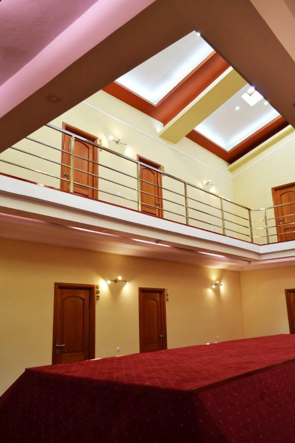 Hotel Rehoma Piteşti Kültér fotó